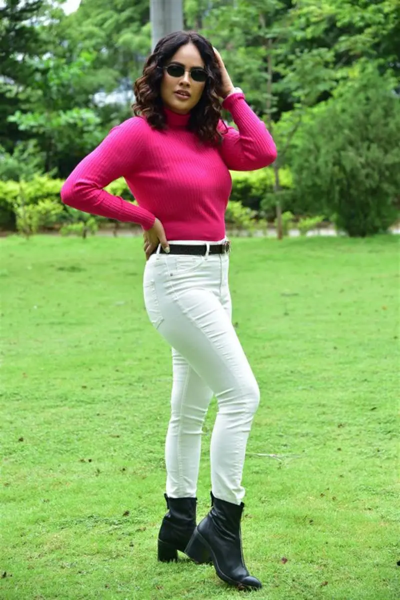 Nandita Swetha In Pink Top White Pant